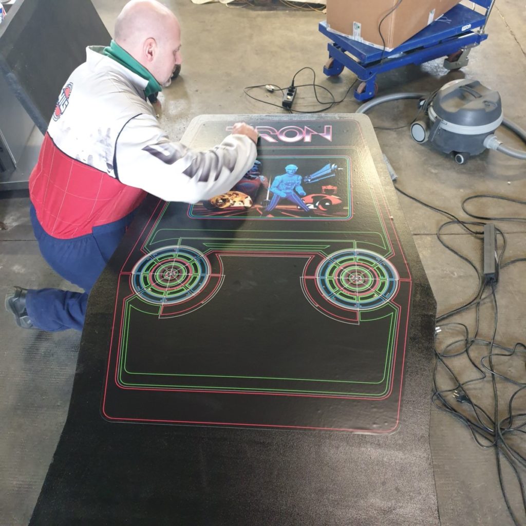 Tron
applicazione grafiche adesive